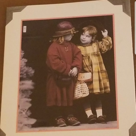 Pretty As A Picture Secrets Between Sisters Limited Edition Enesco Figure 538582 - Picture 3 of 12